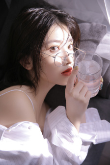 写作业坐在捧捧上面的句子